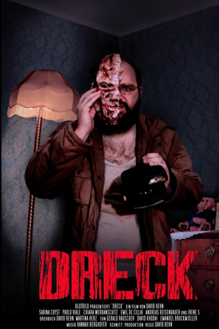 Mann, dessen eine Gesichtshälfte durch Horrormaske verdeckt ist auf Filmplakat