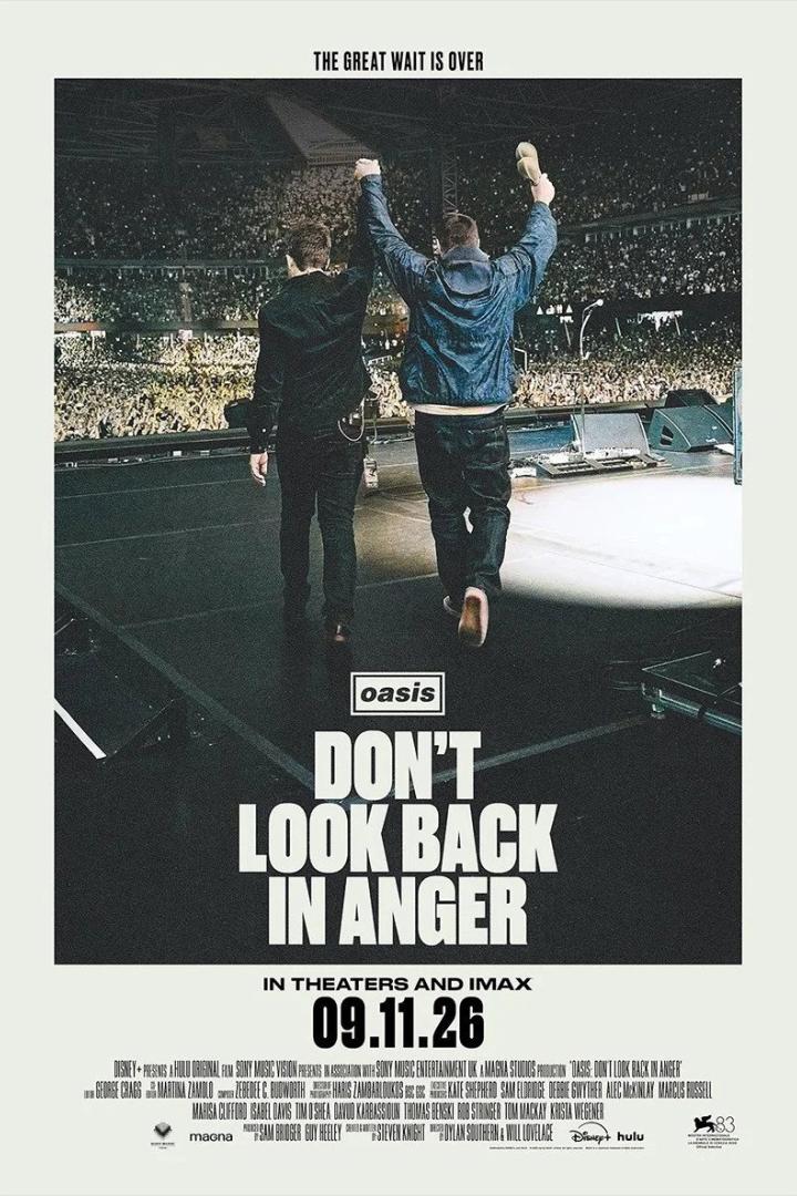 Oasis-Mitglieder auf der Bühne vor jubelndem Stadionpublikum, darüber der Titel „Don’t Look Back in Anger“.