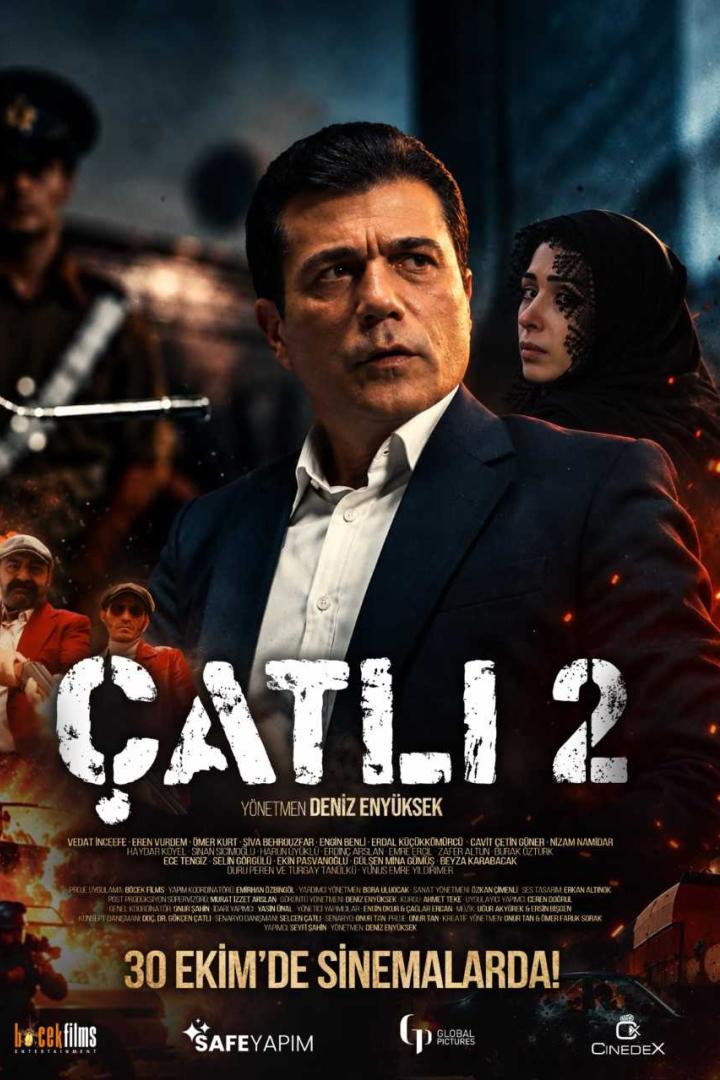 Filmplakat zu „ÇATLI 2“ mit ernst blickendem Mann im Anzug, Frau im Kopftuch und Explosionen im Hintergrund.