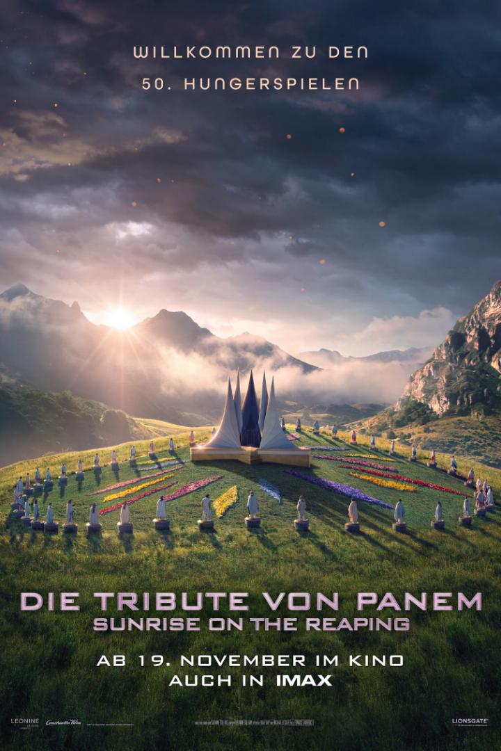 Filmposter zu Die Tribute von Panem: Sunrise on the Reaping mit dem Cornucopia in einer Berglandschaft.