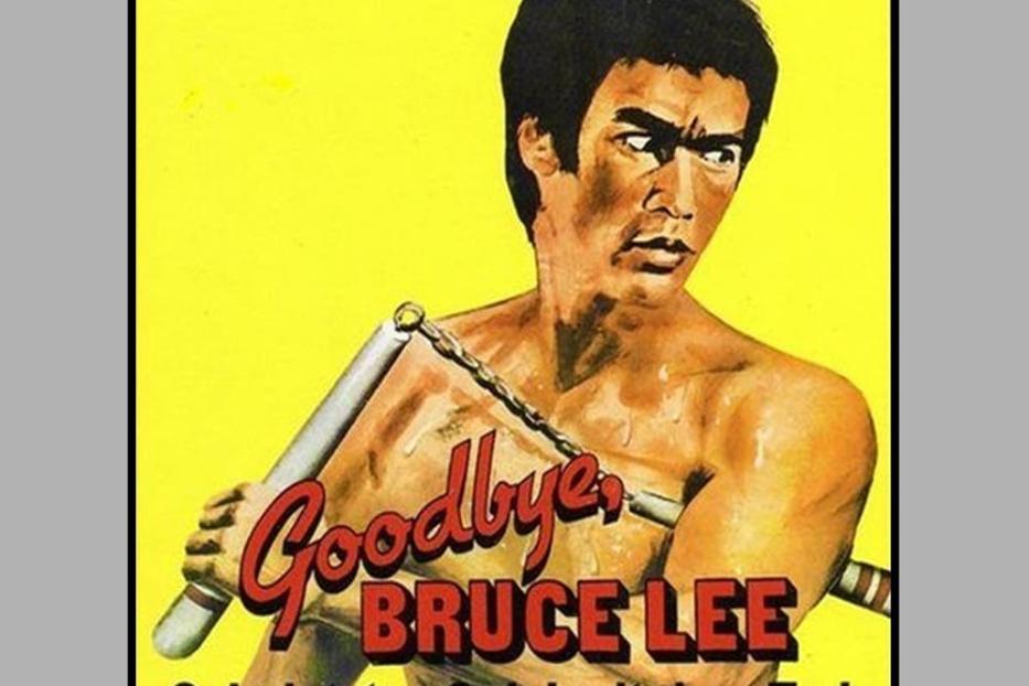 Das Cover des Films „Goodbye Bruce Lee: Sein letztes Spiel mit dem Tod“ mit Bruce Lee und Nunchakus.