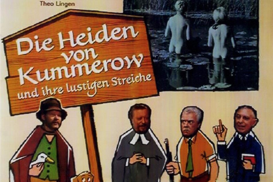 Das Filmplakat für „Die Heiden von Kummerow und ihre lustigen Streiche“ zeigt eine Szene mit Schauspielern und Zeichentrickfiguren.