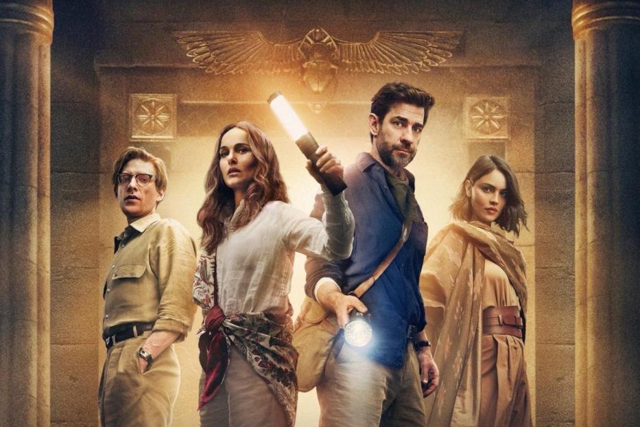 Das Filmplakat für „Fountain of Youth“ zeigt vier Abenteurer in einer alten Tempelanlage.