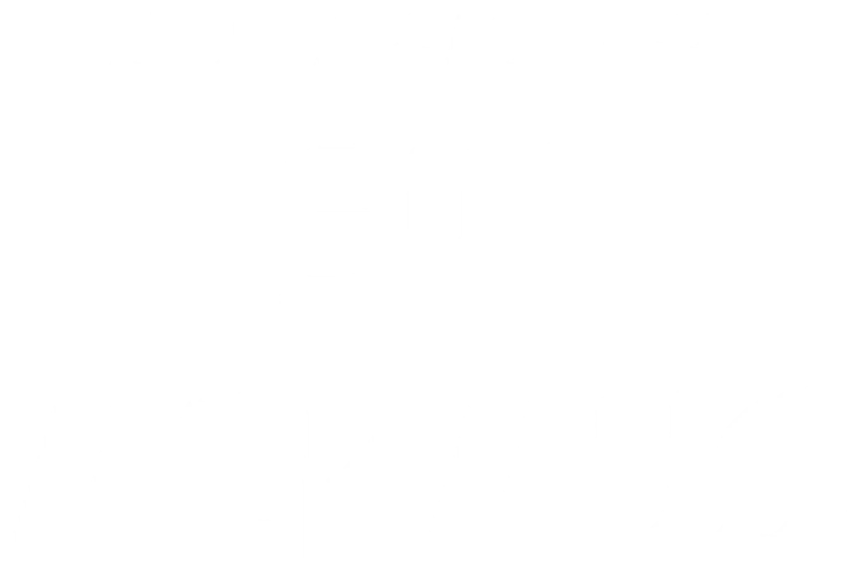 „Snoopy präsentiert: Ein Sommermusical“ in weißer Schrift auf schwarzem Hintergrund.
