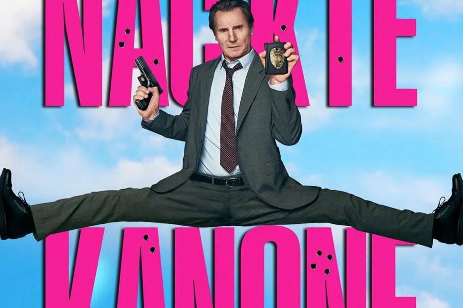 Das Filmplakat für „Die Nackte Kanone“ zeigt Liam Neeson im Spagat vor einer Skyline von Los Angeles.