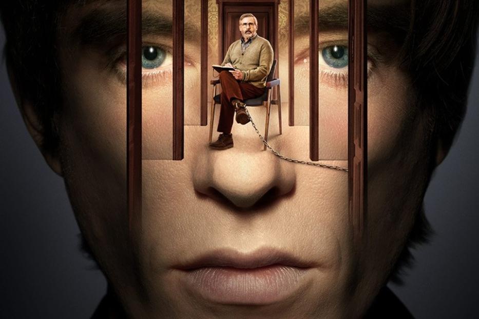 Das Poster für „Der Patient“ zeigt das Gesicht eines Mannes und einen angeketteten Therapeuten in einem Raum.