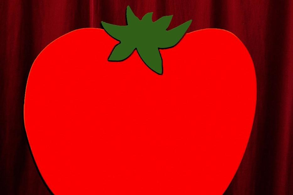 Das Wort „Sketch Up“ mit zwei Tomaten vor einem roten Vorhang.