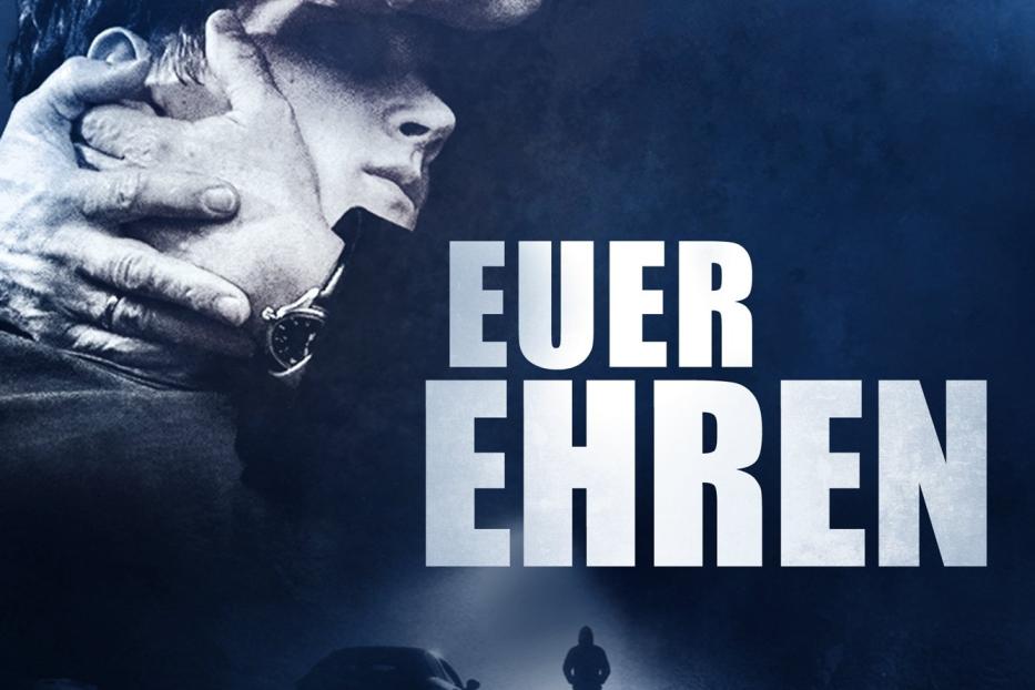 Das Filmplakat für „Euer Ehren“ zeigt zwei Männer und einen Tatort im Schnee.