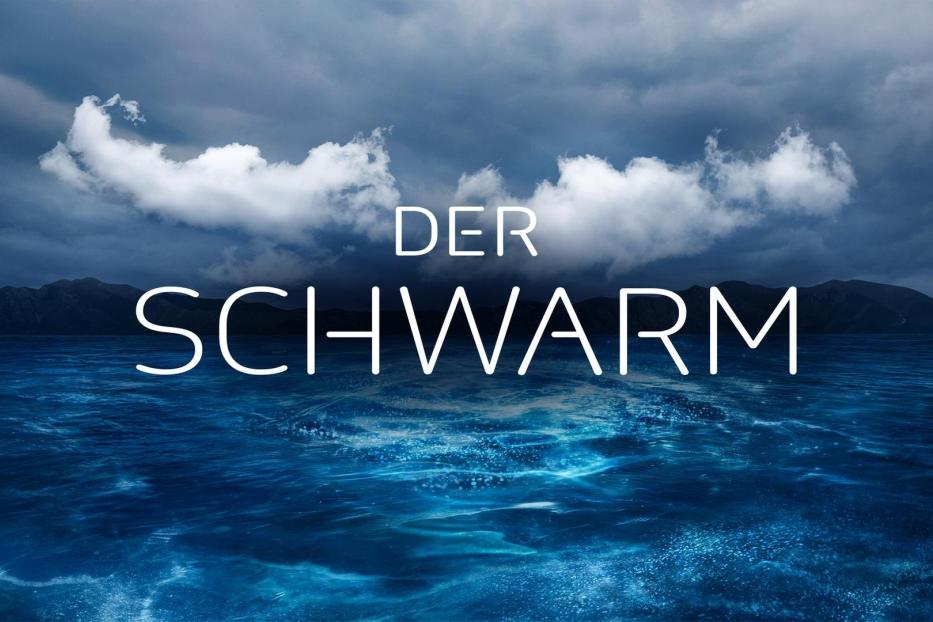 Das Titelbild der Fernsehserie „Der Schwarm“ vor einem stürmischen Himmel und Meer.