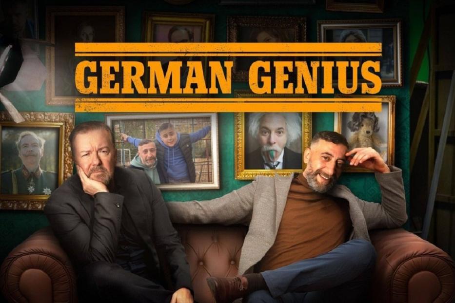 Das Filmplakat für „German Genius“ zeigt Ricky Gervais und Kida Ramadan auf einer Couch.