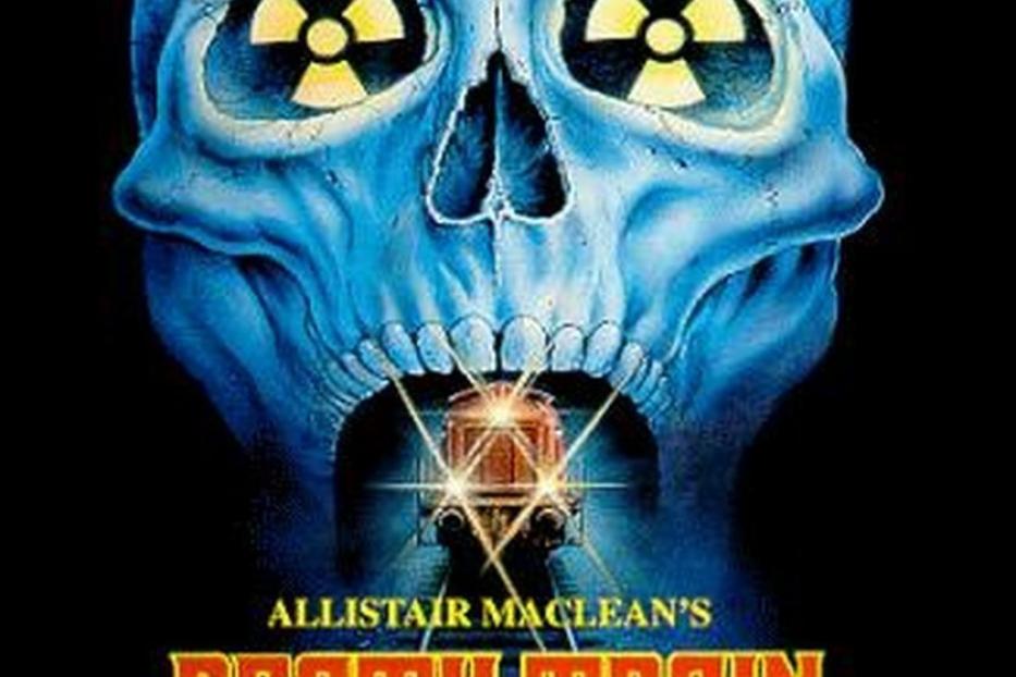 Das Filmplakat für „Death Train“ mit Pierce Brosnan als James Bond und einem Totenkopf mit Atomzeichen in den Augen.