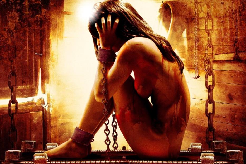 Das Filmplakat für „Invitation Only“ zeigt eine gefesselte Frau.