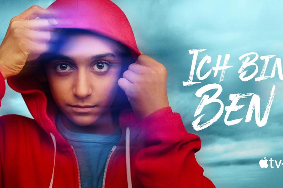 Ein junger Mann mit rotem Hoodie auf dem Poster für die Serie „Ich bin Ben“.