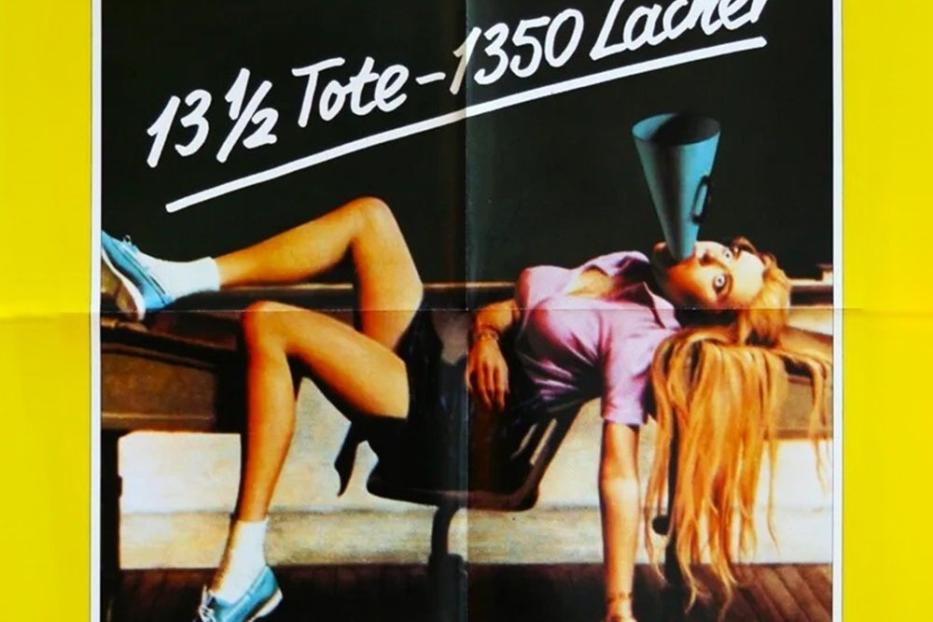 Das Filmplakat für „Student Bodies“ zeigt eine Studentin mit einem Megaphon im Mund.