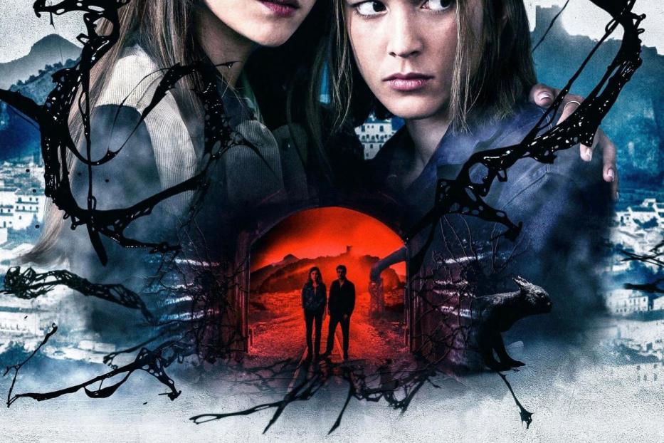 Das Filmplakat für „Feria: Dunkles Licht“ zeigt zwei junge Frauen vor einer unheimlichen Landschaft.