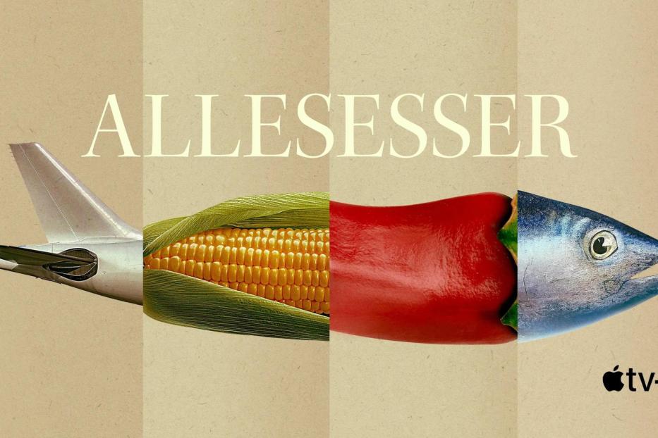 Das Poster für die Apple TV+ Doku-Serie „Allesesser“ zeigt ein Flugzeug, Mais, eine Paprika und einen Fisch.