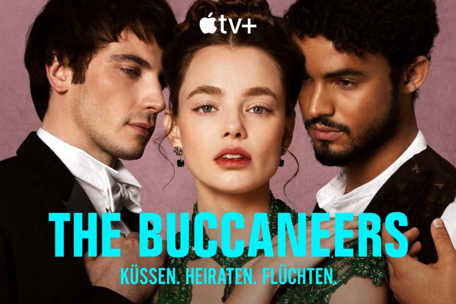 Werbeplakat für „The Buccaneers“ auf Apple TV+ mit drei jungen Darstellern.