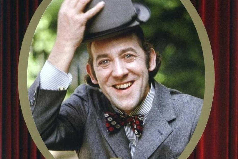 Dieter Hallervorden auf dem Cover der DVD „Nonstop Nonsens, DVD 1 – Folgen 1 bis 4“.