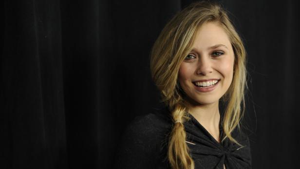 dapdActress Elizabeth Olsen, one of the winners of the "New Generation" award, poses at the 37th Annual Los Angeles Film Critics Association Awards, Friday, Jan. 13, 2012, in Los Angeles. (Foto:Chris Pizzello/AP/dapd)