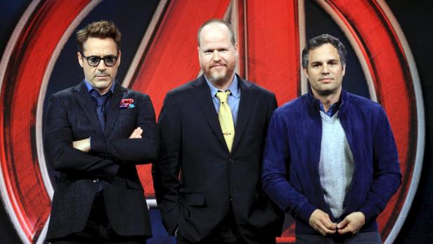 Director Joss Whedon poses with cast members Rober