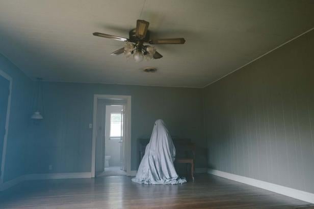 "A Ghost Story": Trauerarbeit unterm Bettlaken