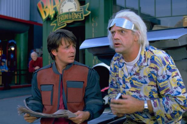 Marty McFly und Doc Brown aus „Zurück in die Zukunft“ schauen besorgt.