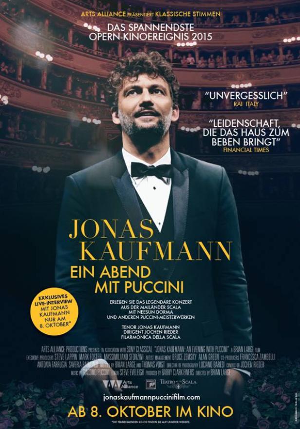 Ein Plakat für „Jonas Kaufmann: Ein Abend mit Puccini“ zeigt den Sänger im Smoking vor einem Opernhaus.
