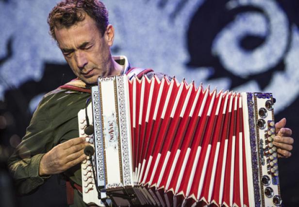 Hubert Von Goisern Brenna Tuat S Schon Lang Film At