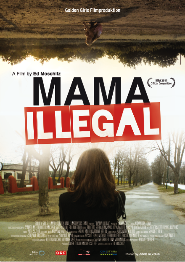 Das Filmplakat für „Mama Illegal“ zeigt eine Frau, die einen Weg entlanggeht.