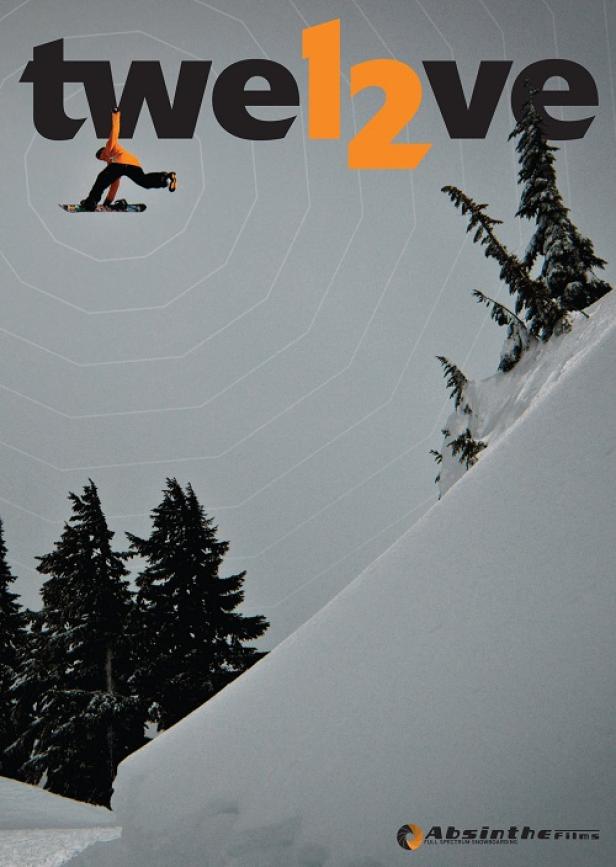 Ein Snowboarder springt vor einer verschneiten Landschaft mit dem Schriftzug „twelve“.
