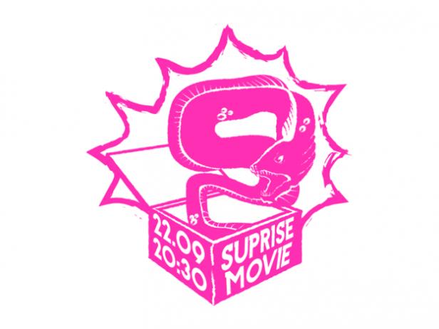 Ein pinkfarbener Aal springt aus einer Kiste mit der Aufschrift „Surprise Movie“ am 22.09. um 20:30 Uhr.