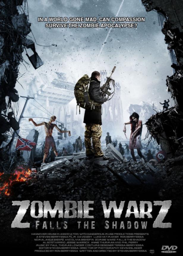 Ein bewaffneter Mann steht inmitten einer zerstörten Stadt, umgeben von Zombies, auf dem Filmplakat zu „Zombie Warz: Falls the Shadow“.