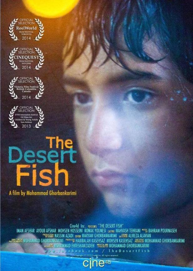 Das Filmplakat für „The Desert Fish“ zeigt das Gesicht eines jungen Mannes.