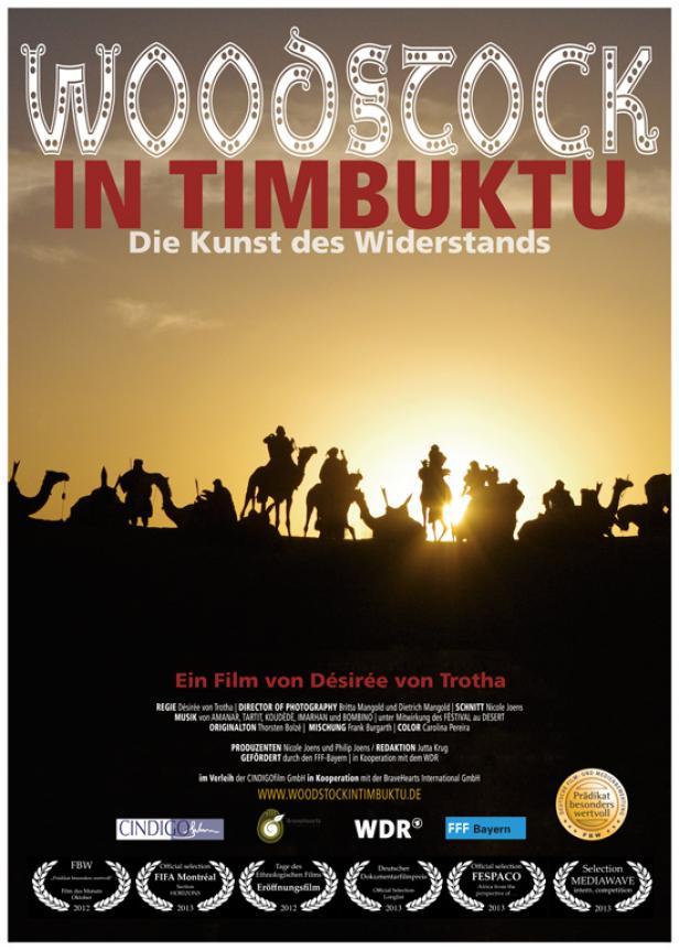 Das Filmplakat zu „Woodstock in Timbuktu“ zeigt eine Karawane im Sonnenuntergang.