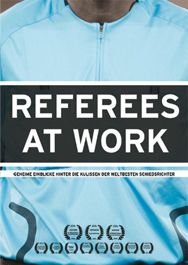 Das Filmplakat für „Referees at Work“ zeigt einen Schiedsrichter in hellblauem Trikot.
