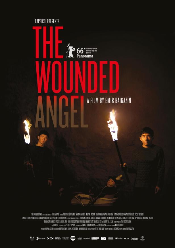 Das Filmplakat für „The Wounded Angel“ zeigt zwei Jungen mit Fackeln und ein Kind in einer Wanne.