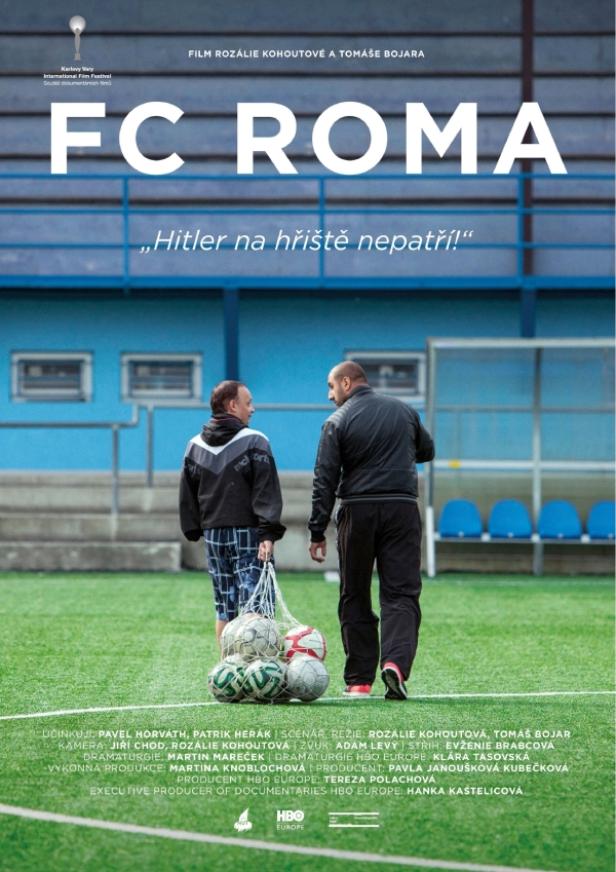 Das Filmplakat für „FC Roma“ zeigt zwei Männer auf einem Fußballplatz.