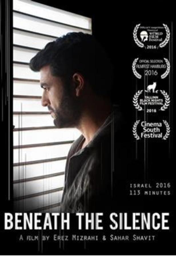 Ein Filmplakat für „Beneath the Silence“ mit einem Mann am Fenster.