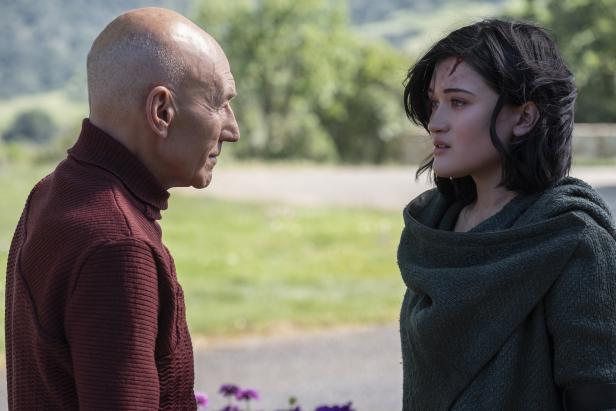 "Star Trek: Picard": Picard und die geheimnisvolle junge Frau Dahj (Isa Briones). "Star Trek: Picard": Auf der Suche nach dem Vermächtnis von Data