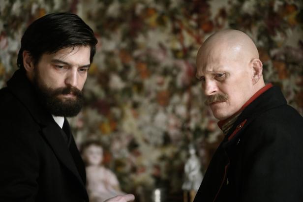Robert Finster und Georg Friedrich in "Freud"