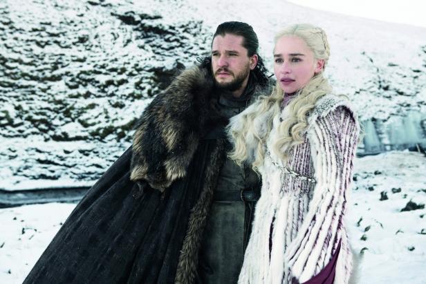 Serienfiguren Jon Snow & Daenerys Targaryen: Sonntags kommt der Winter wieder. Serienfiguren Jon Snow & Daenerys Targaryen: Sonntags kommt der Winter wieder.