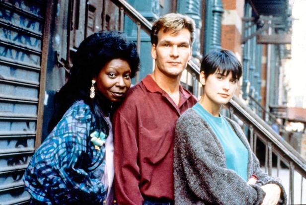 GHOST PARAMOUNT PICTURES WHOOPI GOLDBERG, PATRICK SWAYZE, DEMI MOORE GHOST PARAMOUNT PICTURES WHOOPI GOLDBERG, PATRICK