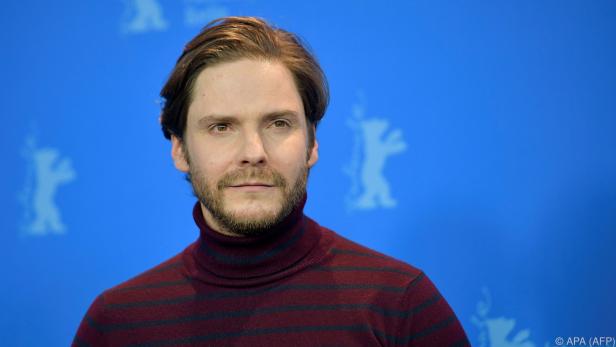 Brühl mit seinem Regiedebüt "Nebenan" im Berlinale-Wettbewerb