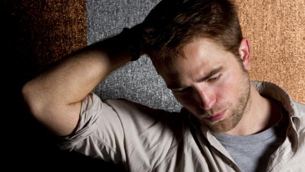 dapdActor Robert Pattinson poses for portraits during the 65th international film festival, in Cannes, southern France, Saturday, May 26, 2012. (Foto:Joel Ryan/AP/dapd)