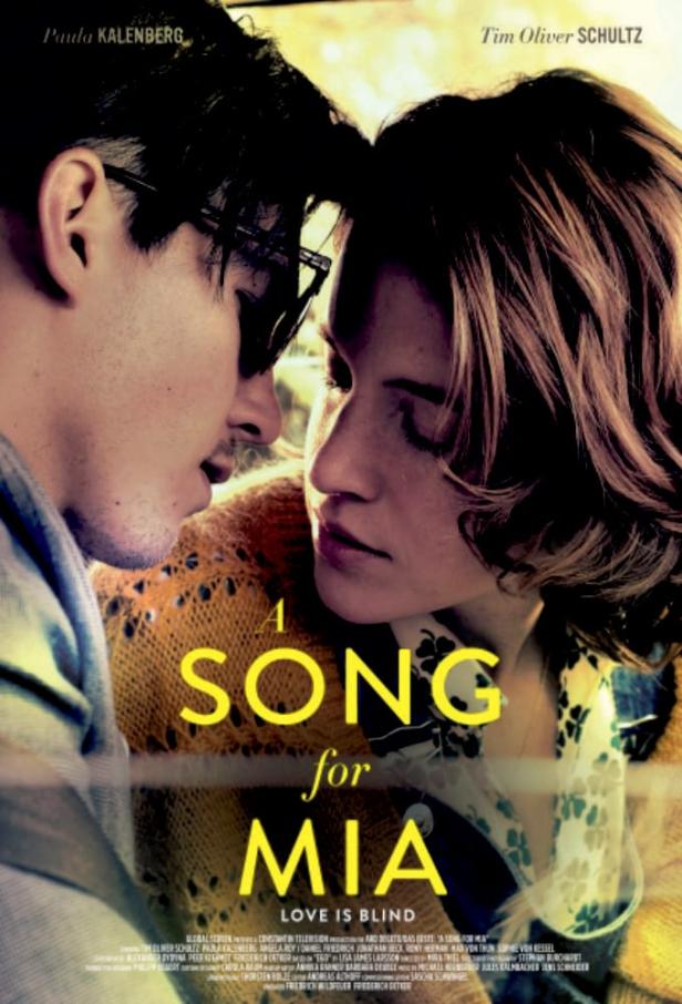 Das Filmplakat für „A Song for Mia“ mit Paula Kalenberg und Tim Oliver Schultz.