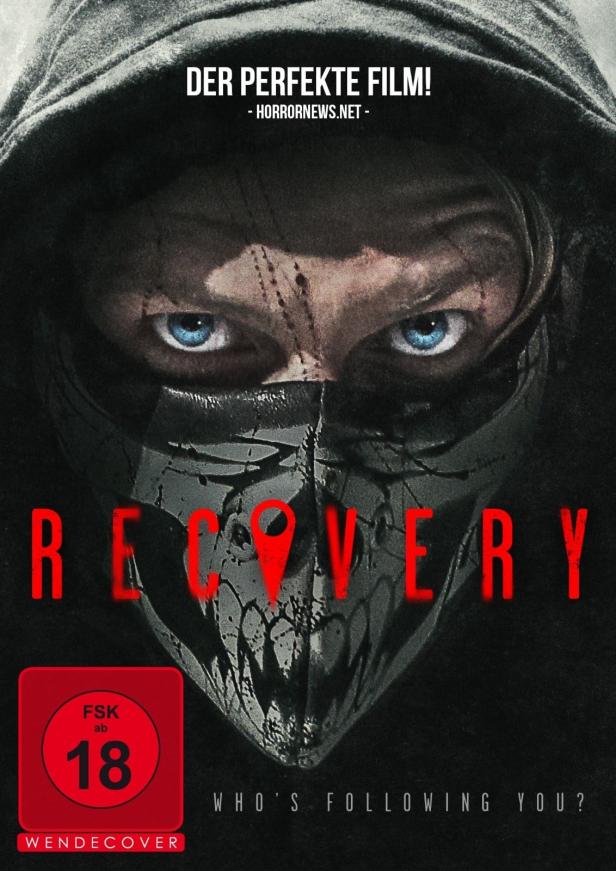 Das Filmplakat für „Revery“ zeigt eine maskierte Person mit blauen Augen.