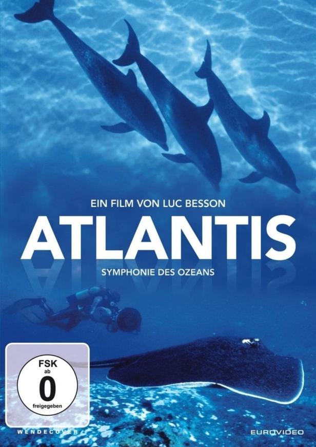Das Cover des Films „Atlantis“ von Luc Besson zeigt Delfine, einen Taucher und einen Rochen unter Wasser.