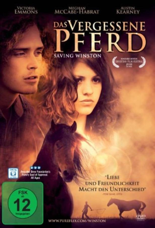 Das Filmplakat für „Das vergessene Pferd“ mit zwei jungen Darstellern und einem Pferd.