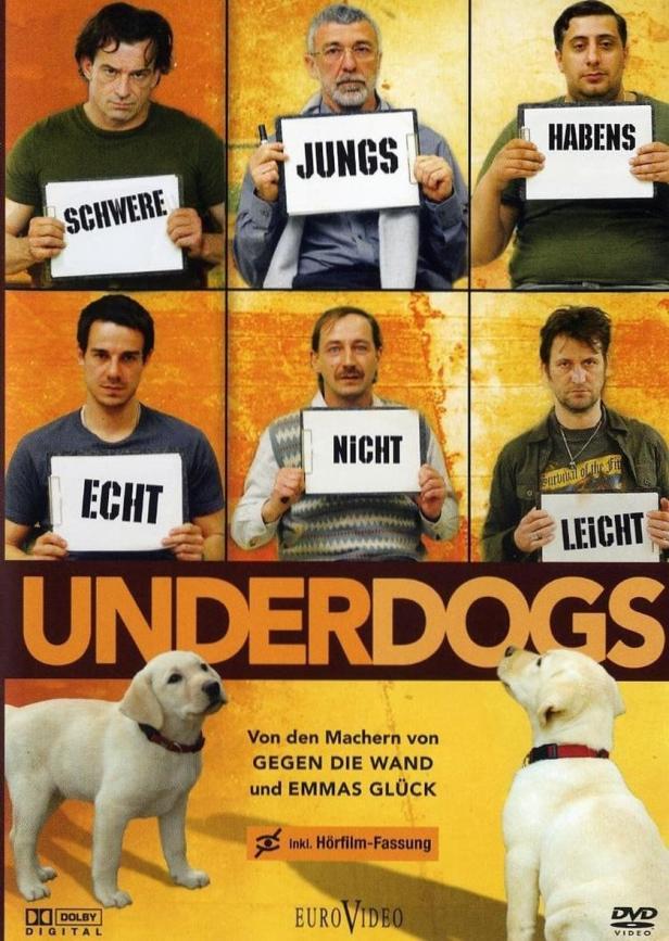 Das Cover des Films „Underdogs“ zeigt sechs Männer mit Schildern und zwei Labradorwelpen.
