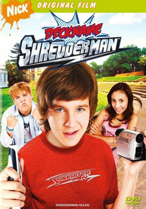 Das Cover des Films „Deckname: Shredder Man“ mit drei jungen Darstellern.